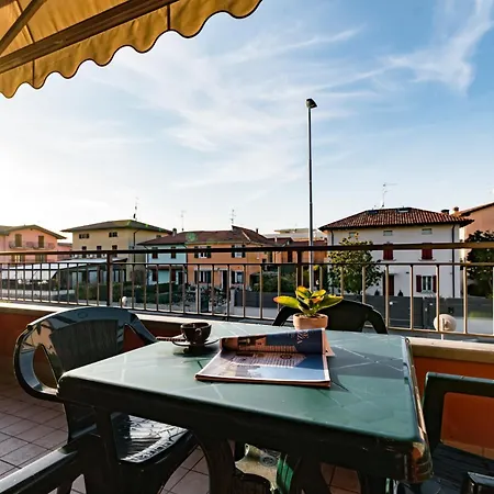 Artists - Con Terrazza E Piscina