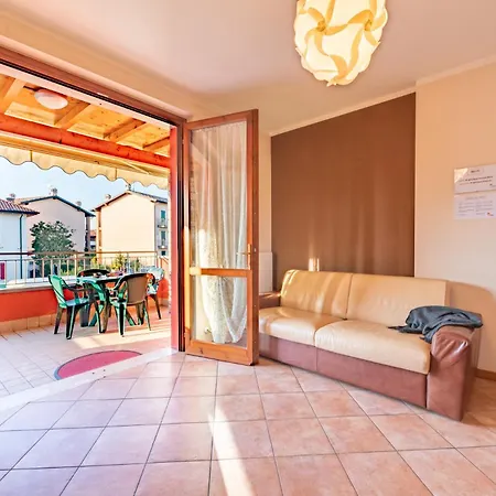 Artists - Con Terrazza E Piscina Rivoltella del Garda